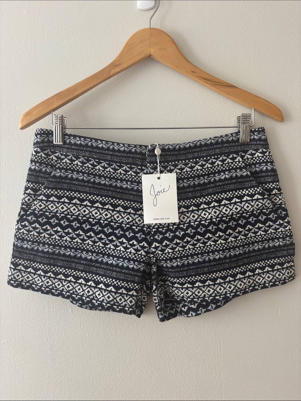 Joie Blue & White Patterned Women's Shorts - size 2 NWT
